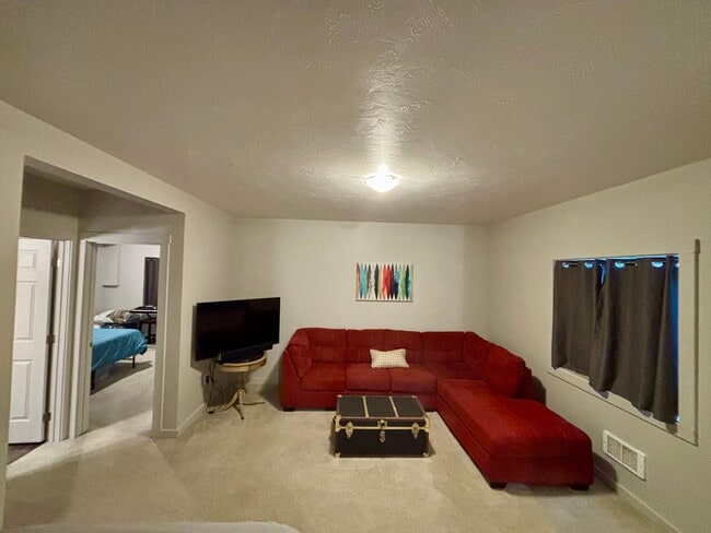 Building Photo - Victor - 4BR 3.5 Bath Townhouse Attached Garage