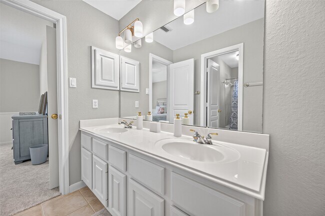 Building Photo - 27 E Shale Creek Cir
