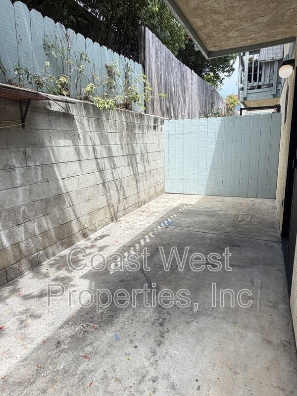 Building Photo - 382 Acacia Ave