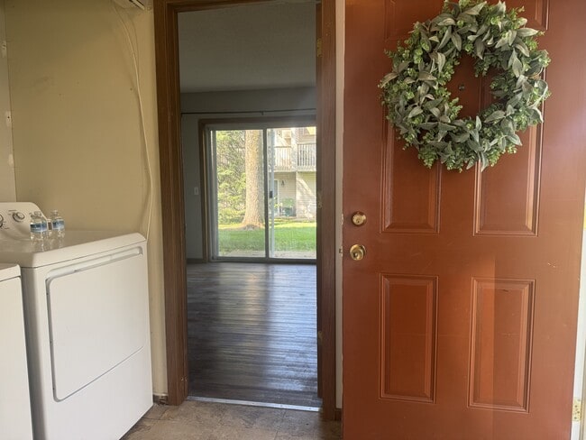Building Photo - 17490 Pond Cir