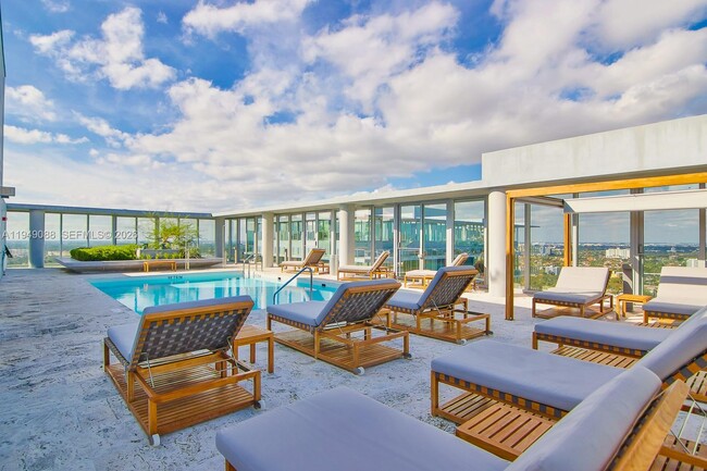 Building Photo - 2669 S Bayshore Dr