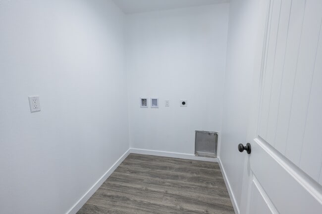 Building Photo - 6151 Poppy Blvd