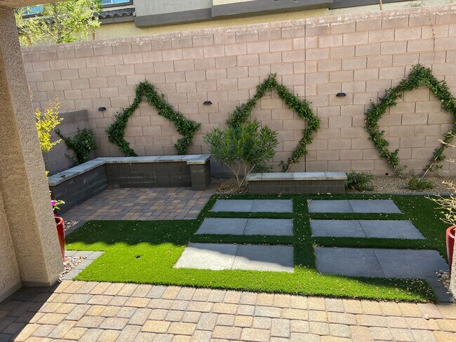 Building Photo - Modern 4-Bedroom Home in Gated Henderson Community | Built 2022