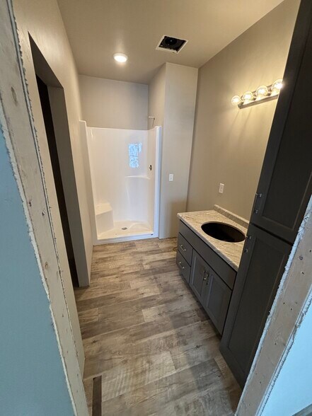 Bathroom - 1127 Northwood Dr