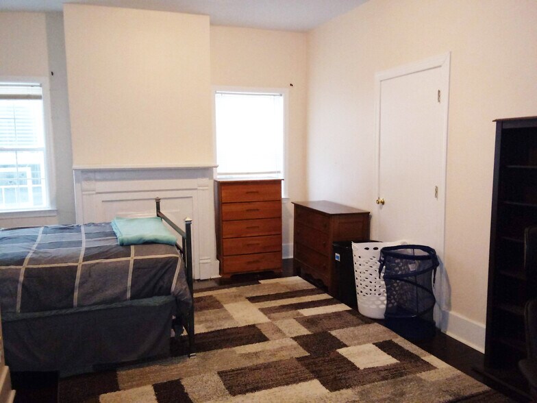 Bedroom 2 - 2108 Parkwood Ave