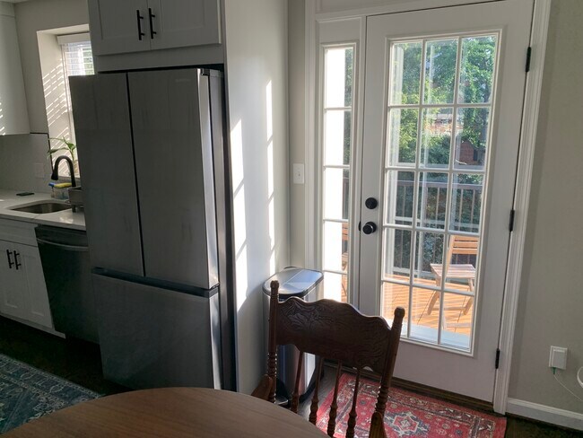 Building Photo - 2 Bed, 1 Bath Condo