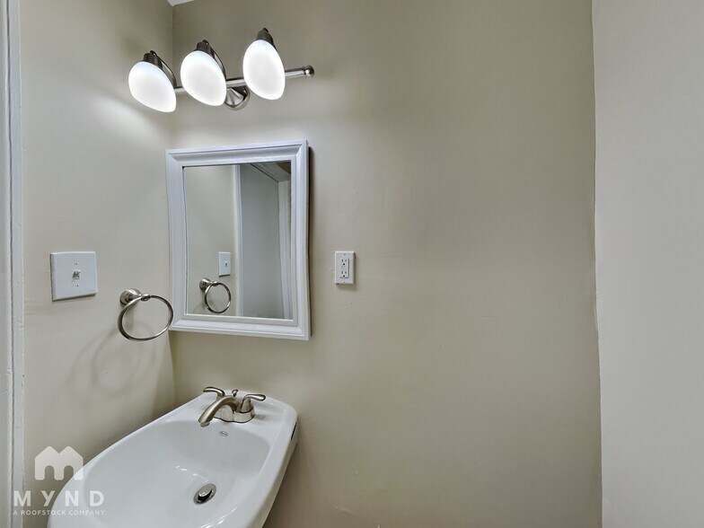 Building Photo - 4617 Tucson Trail SW