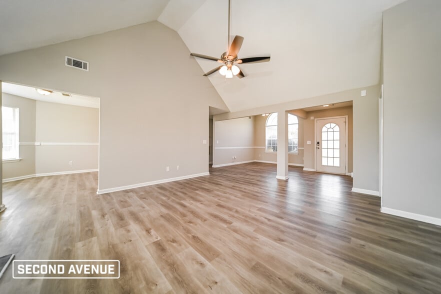 Building Photo - 505 Vaughan Valley View