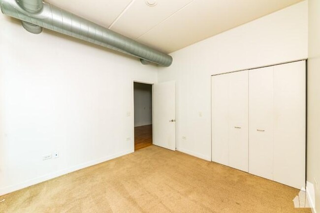 Building Photo - 1 bedroom in Chicago IL 60661