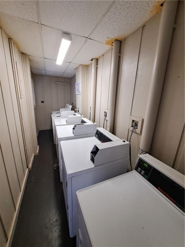 Building Photo - 8040 N Colony Cir