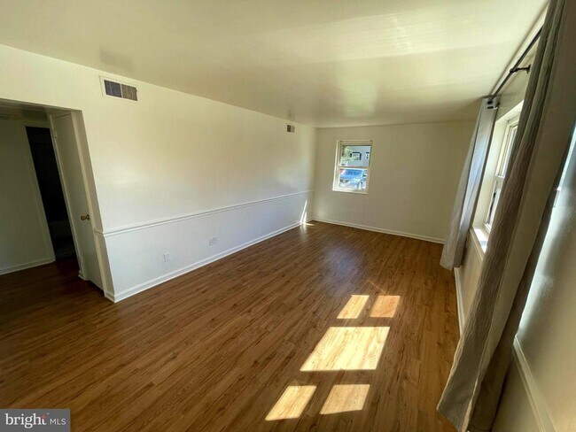 Building Photo - 6180 Greenwood Dr