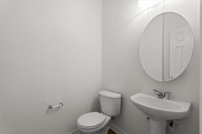 Building Photo - 2304 Village View Loop