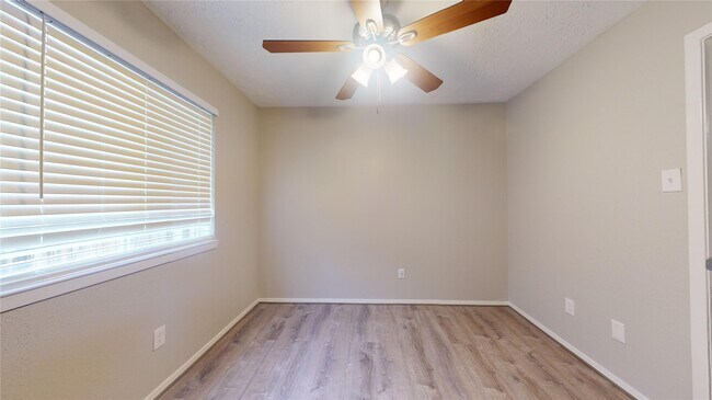 Building Photo - 2331 Barrington Pl Dr