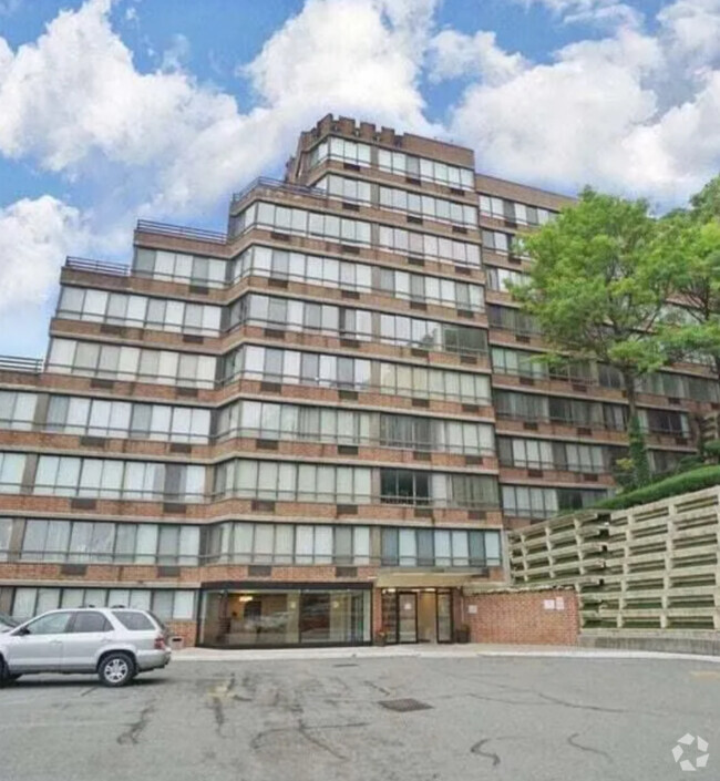 Building Photo - 755 Narrows Rd N