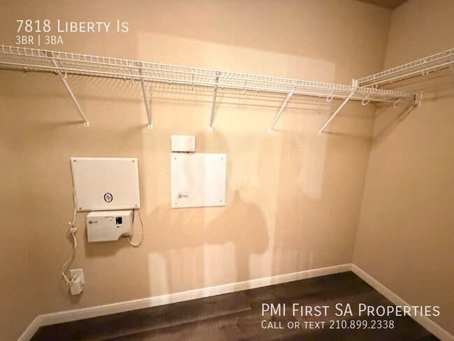 Building Photo - 7818 Liberty Island