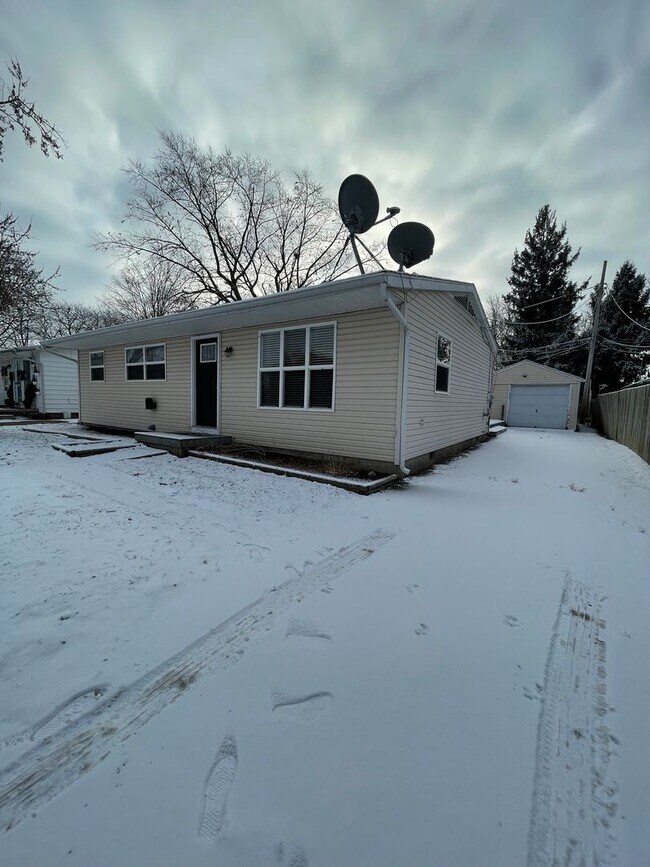 Building Photo - Great 4 Bedroom Home for Lease!