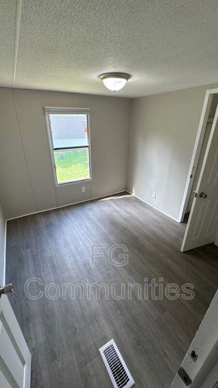 Building Photo - 145 David Dr