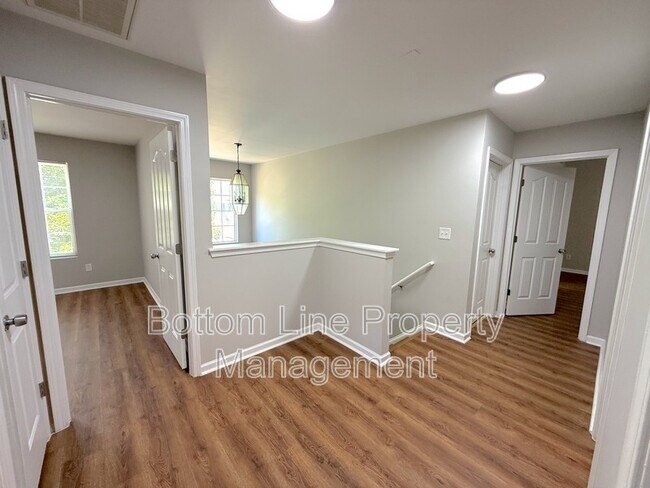 Building Photo - 5622 Wallace Cabin Dr