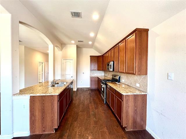 Building Photo - 5201 Pinewood Dr