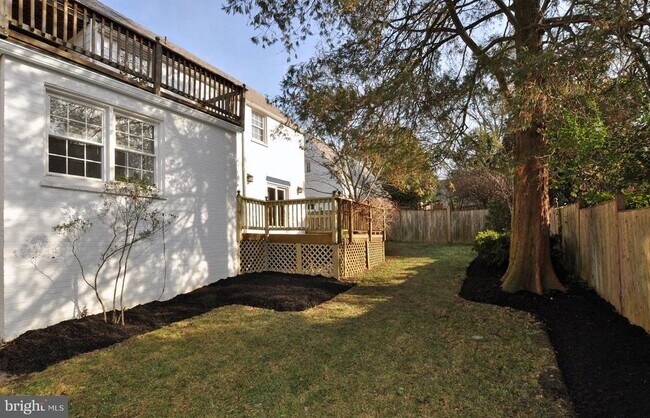 Building Photo - 4630 River Rd