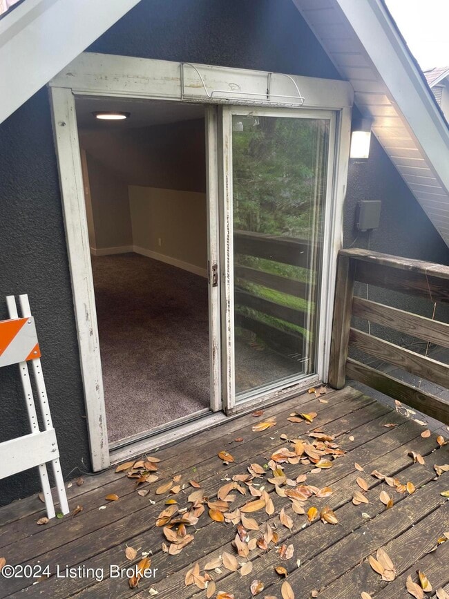 Building Photo - 2052 Midland Ave