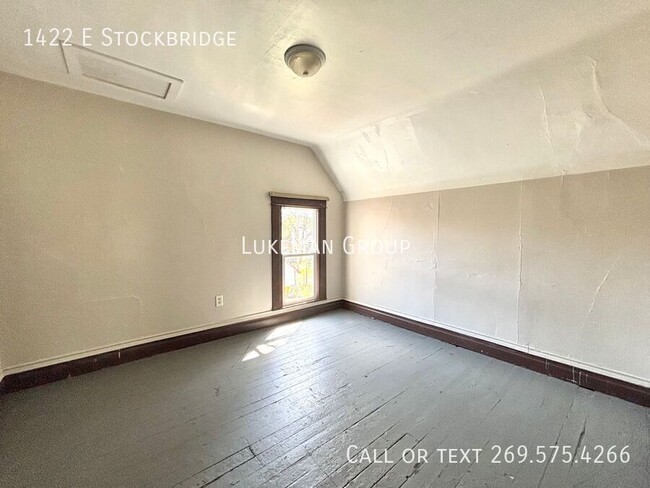 Building Photo - 1422 E Stockbridge Ave