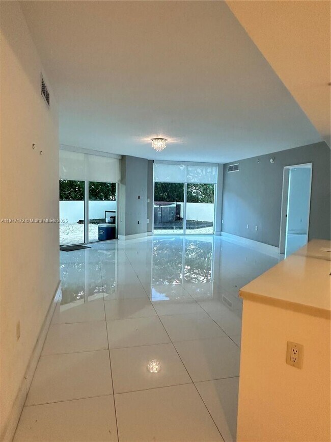 Building Photo - 200 Sunny Isles Blvd