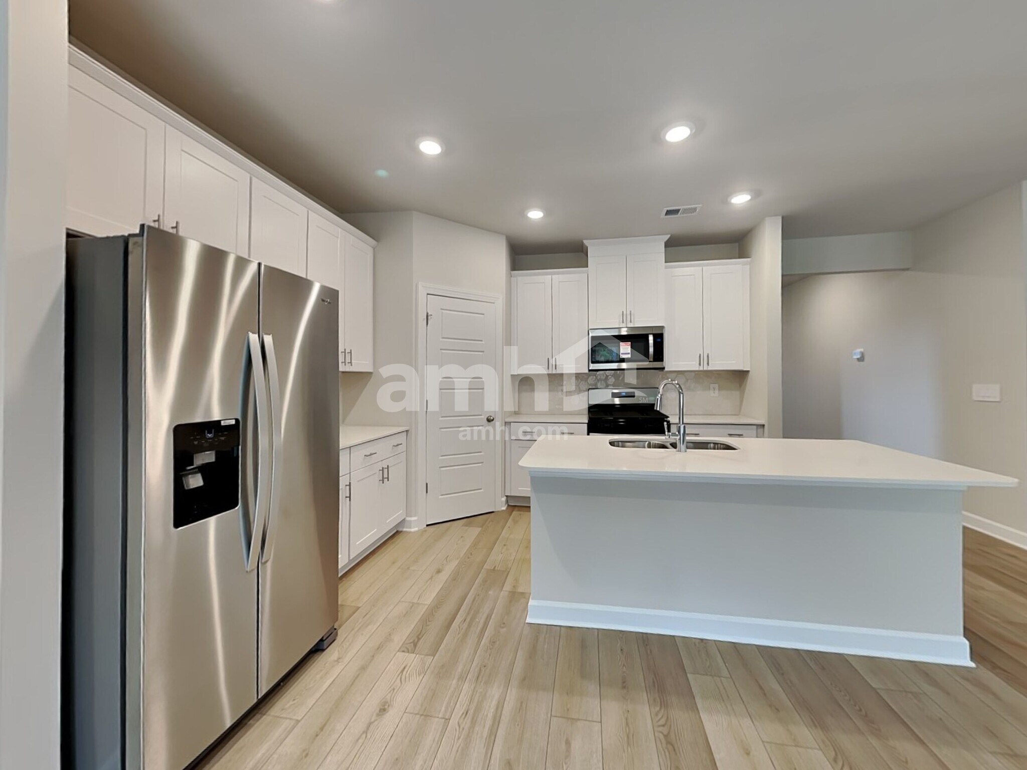 Building Photo - 789 Treeline Rd