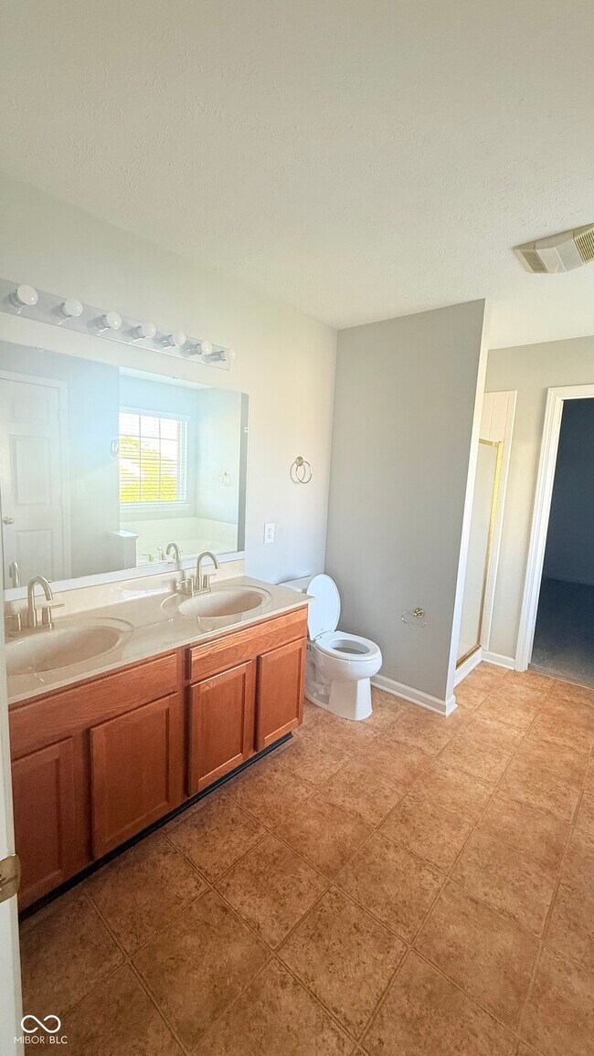 Building Photo - 6683 Amherst Way