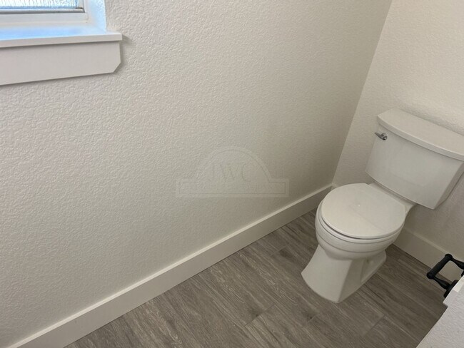 Building Photo - 316 Timber Ridge Dr