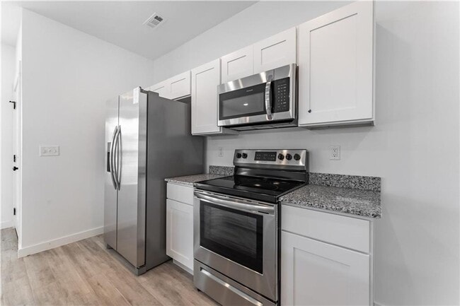 Building Photo - Featherston Village - 2 Bedroom, 2 1/2 Bath - LEASING SPECIAL!