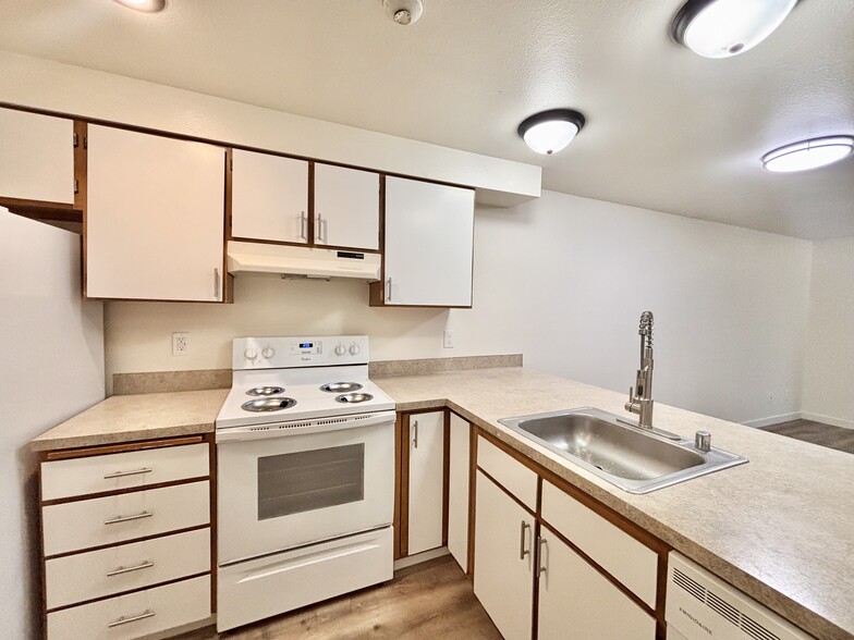 Building Photo - 21901 58th Ave W