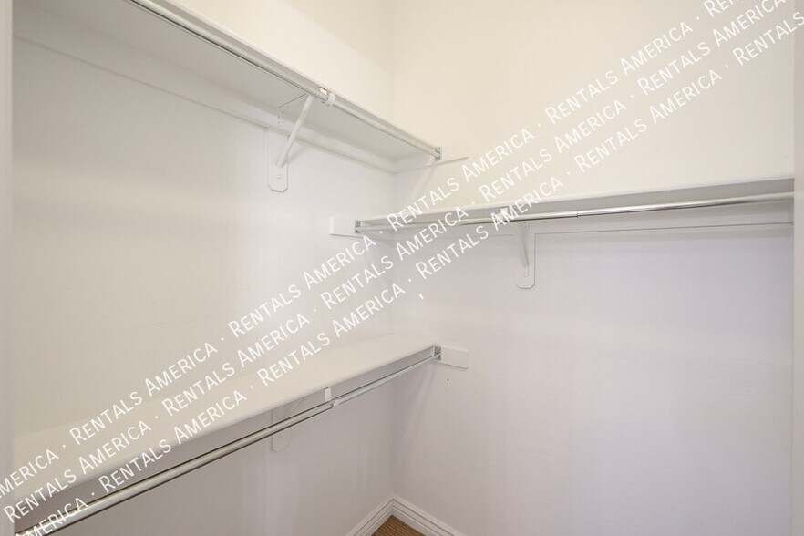 Building Photo - 2351 E Azalea Dr