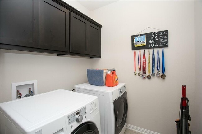 Building Photo - 6814 E Riverside Dr