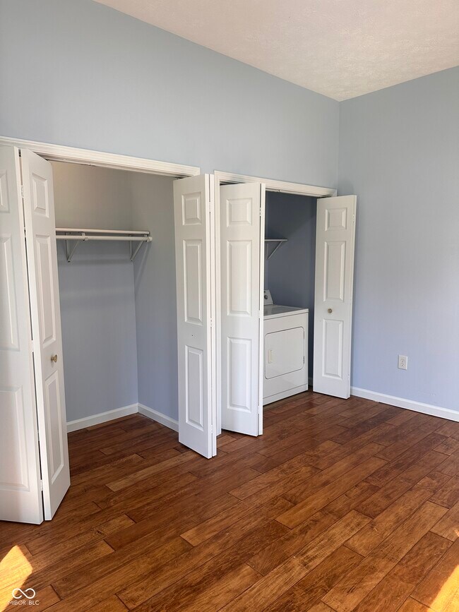 Building Photo - 297 N 9th St