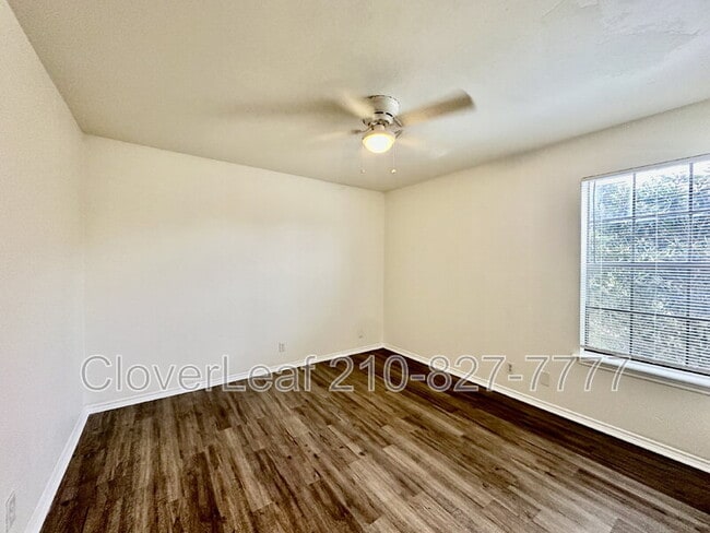 Building Photo - 10567 Starcrest Dr