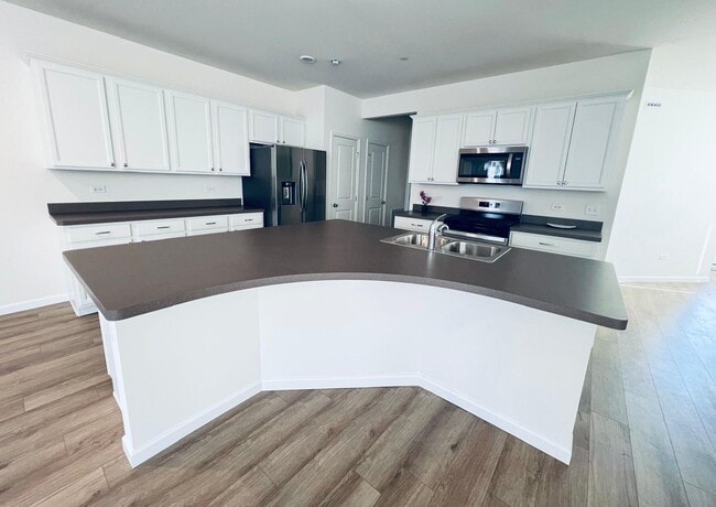 Building Photo - 5935 Hawkweed Dr