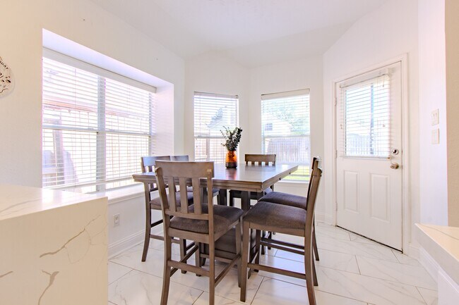 Building Photo - 20922 Clovermeadow