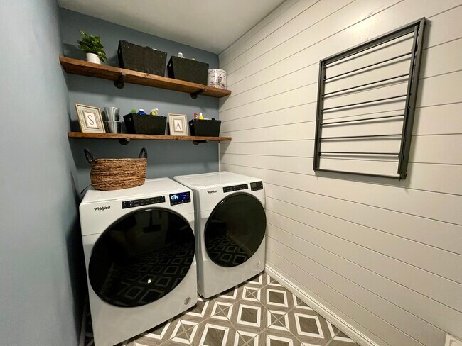 Laundry - 2131 S Colgate Ave
