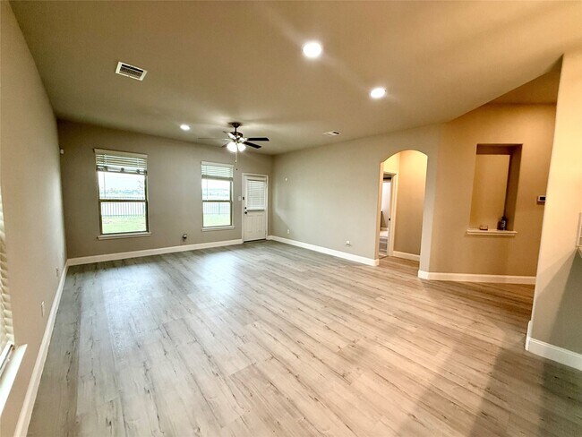 Building Photo - 141 Eliana Shores Dr