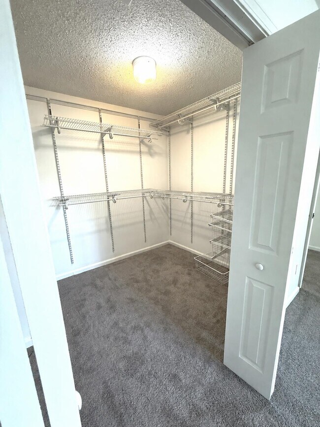 Building Photo - 1602 Bubbling Brook Dr