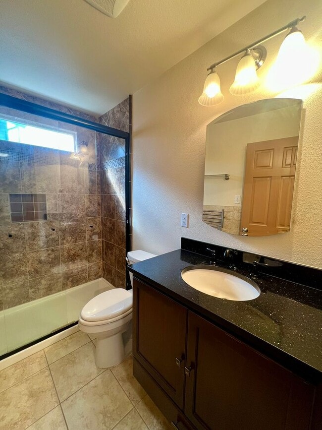 Building Photo - Well Maintained 3BD - Yard Maint. Included
