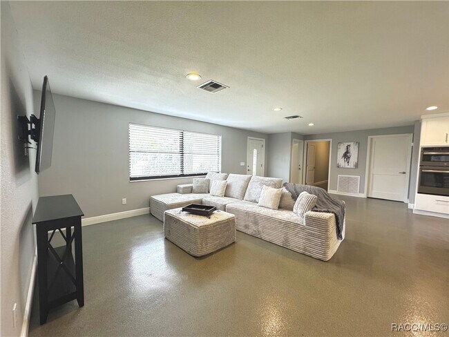 Building Photo - 1331 NW 20th Ave