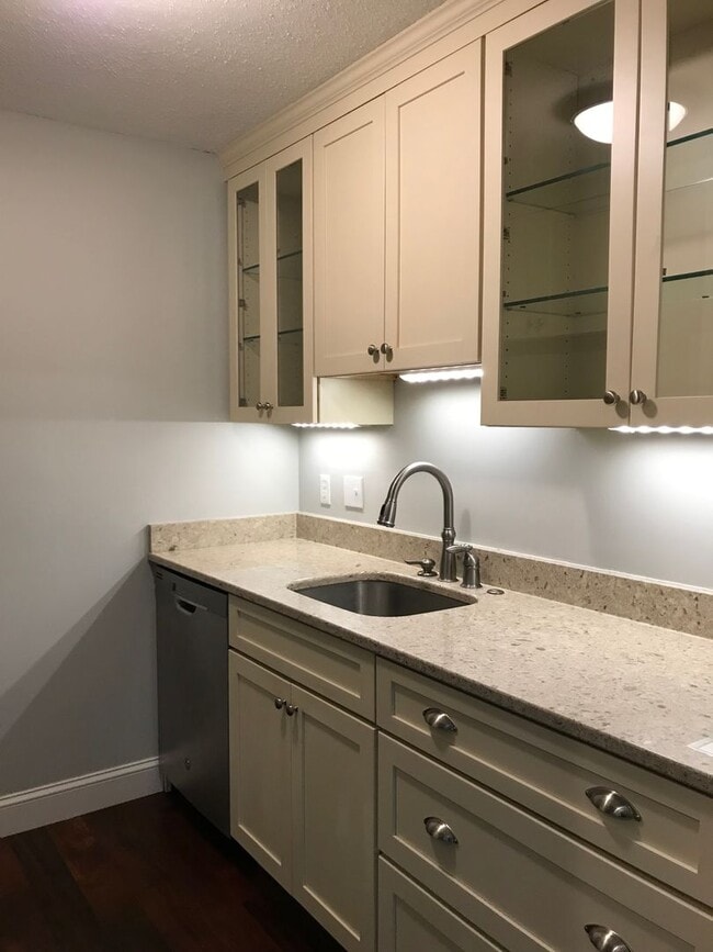 Building Photo - Somerset Condominiums, Freeport:2BR/1BA av...