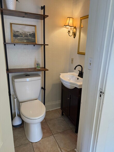 Building Photo - 202 W South St