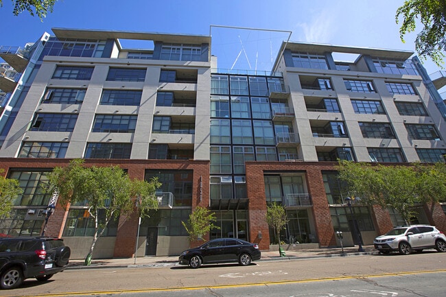 Building Photo - BRAND NEW FLOORS! Spacious 2 Bedroom 2 Bathroom at M2i in Downtown San Diego