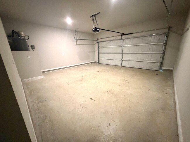 Building Photo - Amanda Park Duplex 3/2 off Potranco