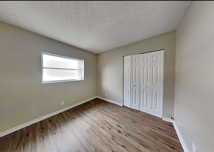 Building Photo - 4967 SW 4th St