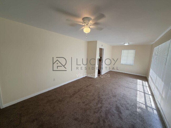 Building Photo - 3173 Oak Forest Dr