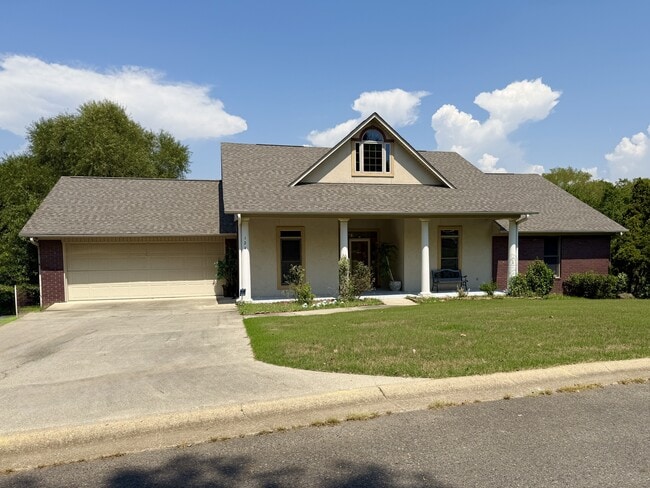 Building Photo - 124 Oak Bend Loop